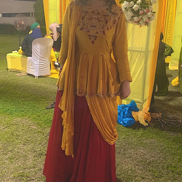 Selling this Indian suit to wear to a henna party! - Picture 2 of 2